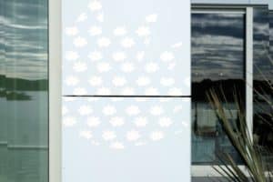 Steni.White facade with patterns on Villa in Norway