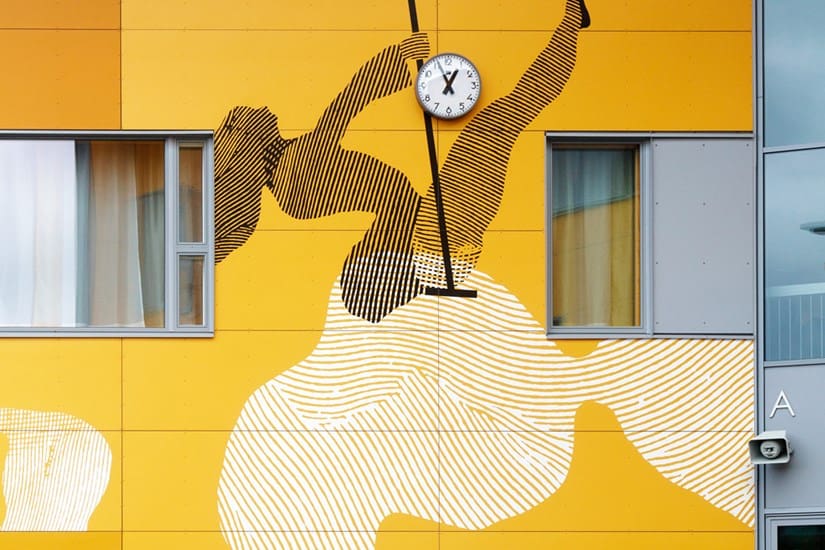 Steni fasader gir spillerom for kreativitet og farger.