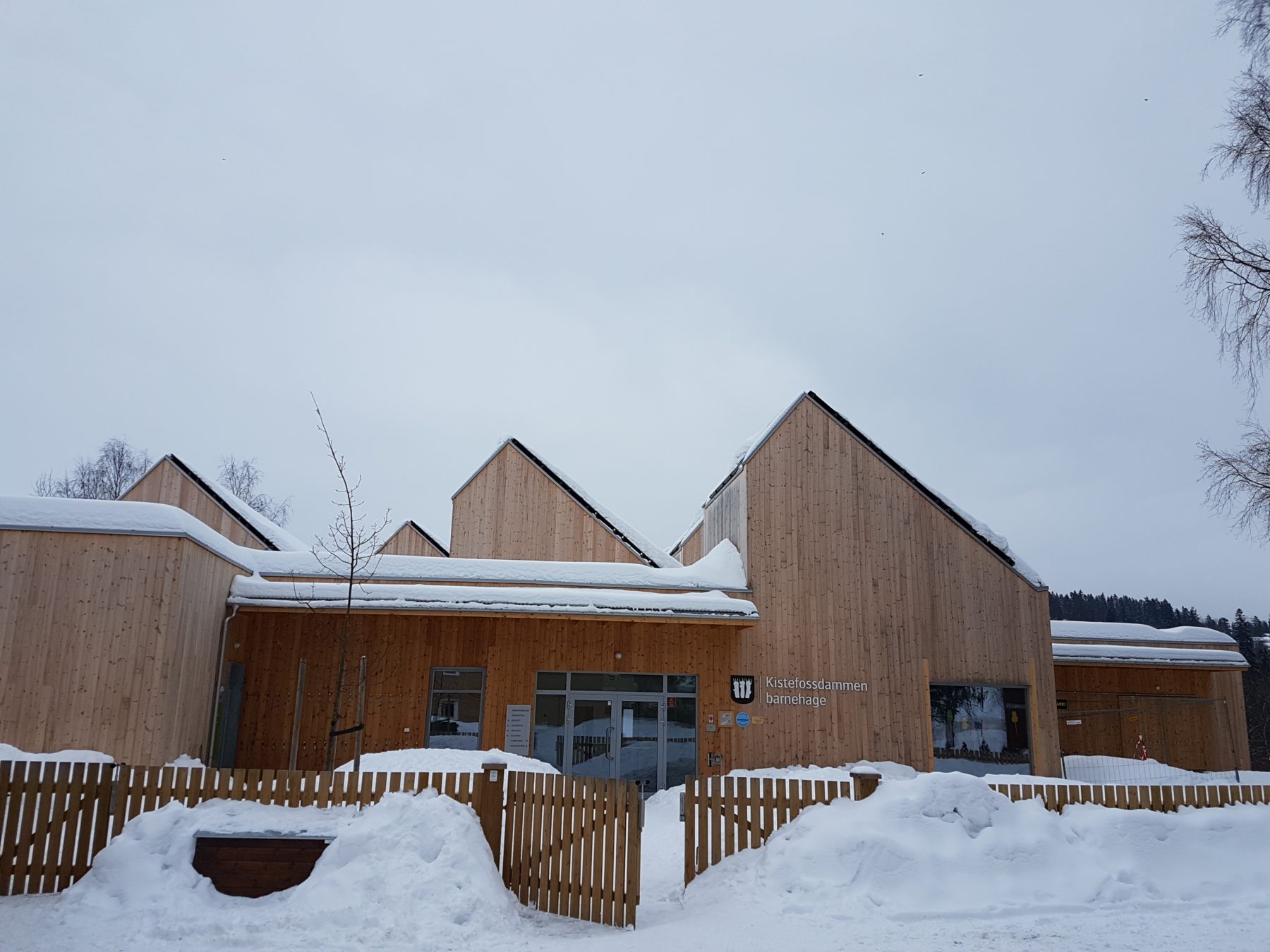 Kistefossdammen plusshus barnehage med solceller på taket