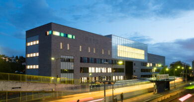 Brynseng skole (Oslo) er et nNEB-energistandard bygg og FutureBuilt pilotprosjekt som har krav til dokumentasjon for reduksjon av klima- og miljøbelastning av materialer. Arkitekt: HRTB Arkitekter. Foto: Undervisningsbygg