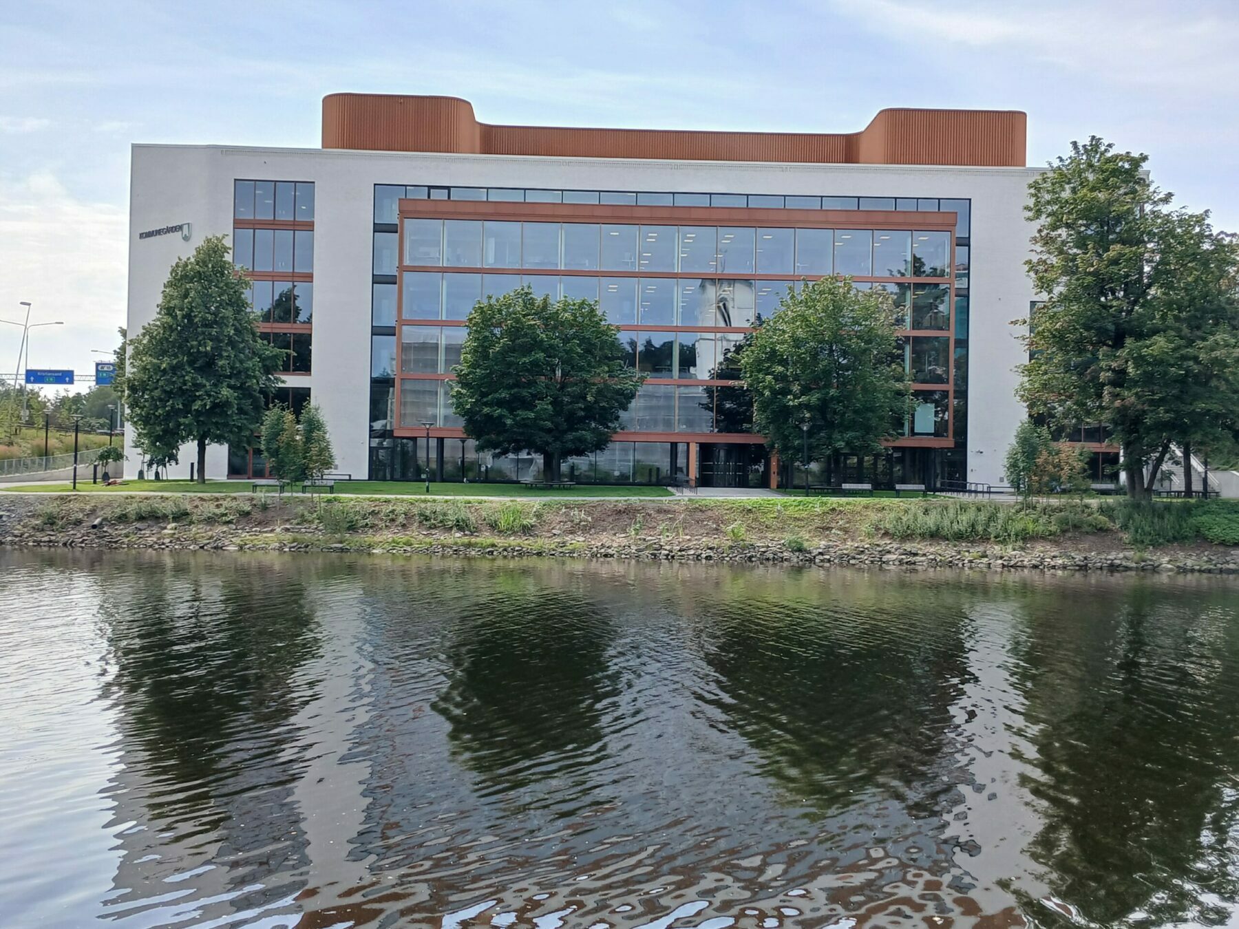 Kommunegården Sandvika er har høyeste nivå av miljøsertifiseringen for bygg: Breeam-Nor Excellent. Fotograf: Vikki Johansen