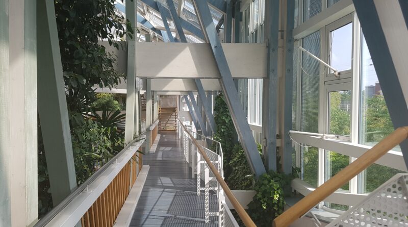 The okohaus : Referenced as Case Study 7.9  An Alternative Business Premises

Architects Sambeth and Eble 1992

Photo: Sandy Halliday Author: Sustainable Construction  2nd Edition