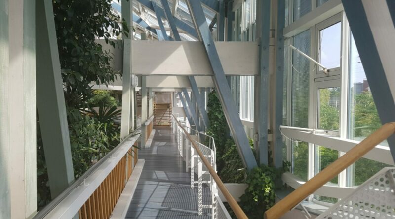 The Okohaus : Referenced as Case Study 7.9 An Alternative Business Premises Architects Sambeth and Eble 1992 Photo: Sandy Halliday Author: Sustainable Construction 2nd Edition