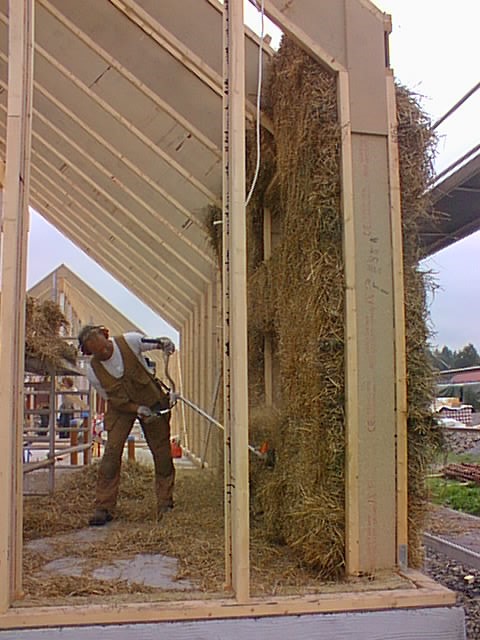 Kongsberg barnehage med tre, halm, leire og naturlig ventilasjon