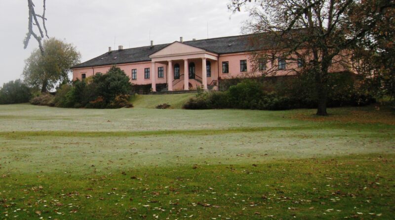 Skinnarbøl Herregård er et jord- og halmbygg. Gaia arkitekter